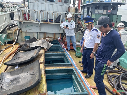 Đoàn Trinh sát số 2 Cảnh sát biển bắt giữ tàu chở 65.000 lít dầu DO không rõ nguồn gốc